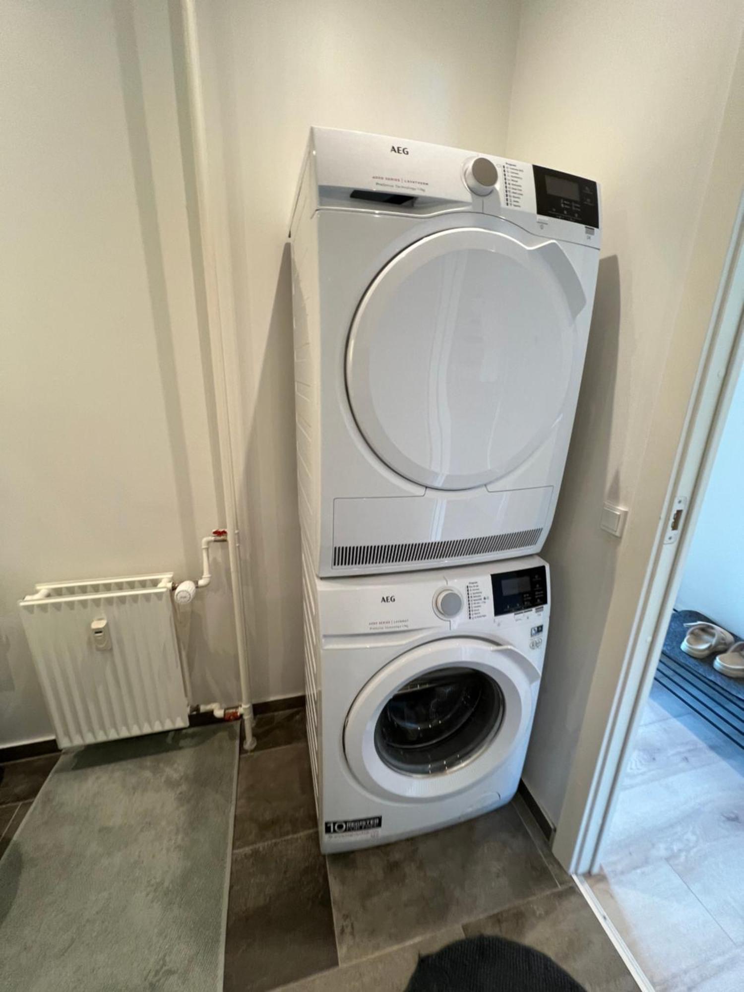 Nyrenoveret Lejlighed Med Balkon Og Parkering Есбер Екстериор снимка